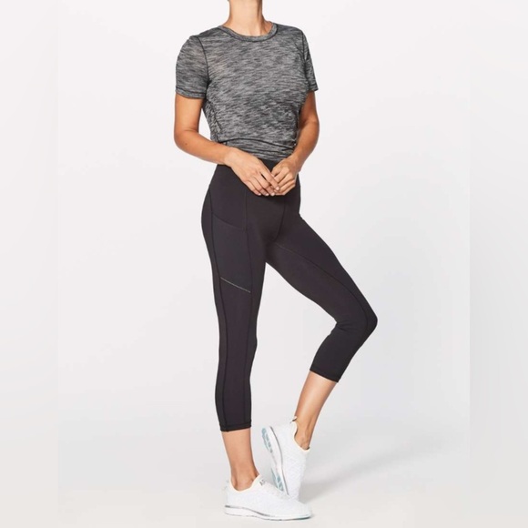 Lululemon Speed Up Crop (21")- Black/ Size 4 - Picture 3 of 10